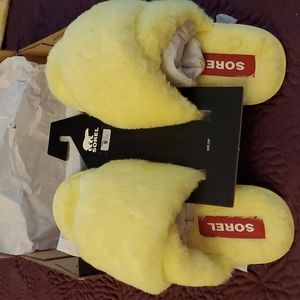 Sorel Go -Mail Run NEON LIGHT size 9 slippers like new!